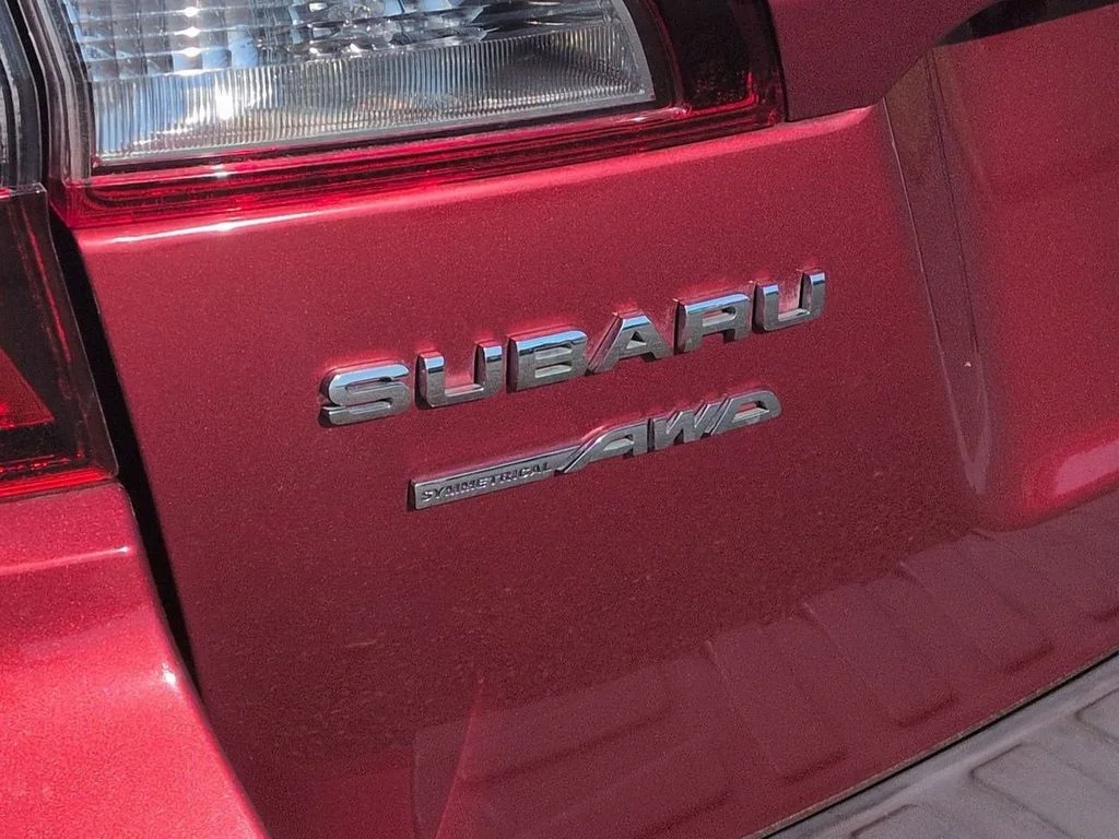 Used 2018 Crimson Red Pearl Subaru 2.5i image 25