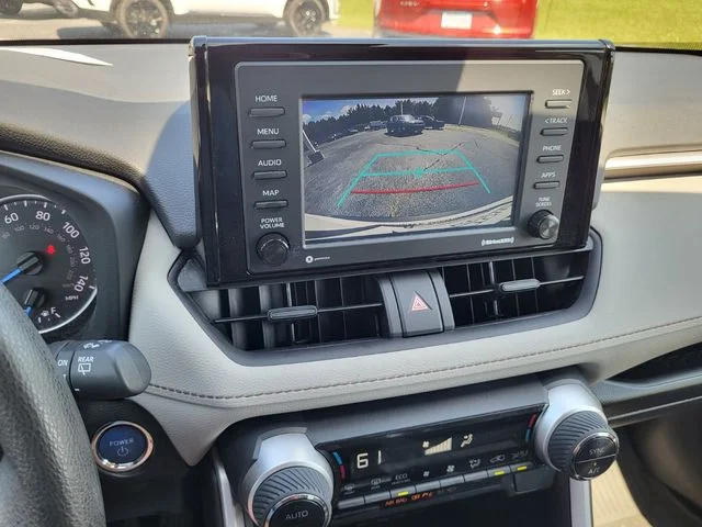 Used 2022 White Toyota XLE image 17