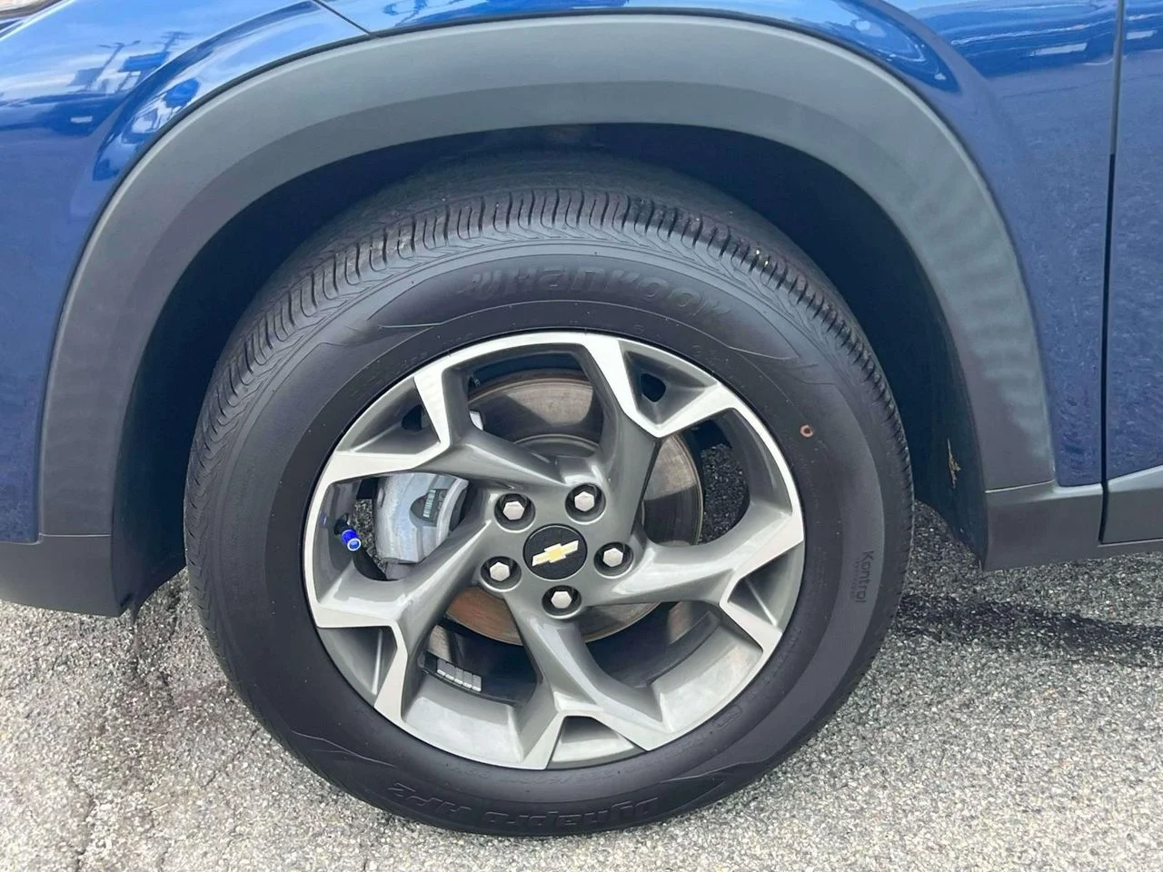 Used 2024 Blue Glow Metallic Chevrolet FWD LT image 9