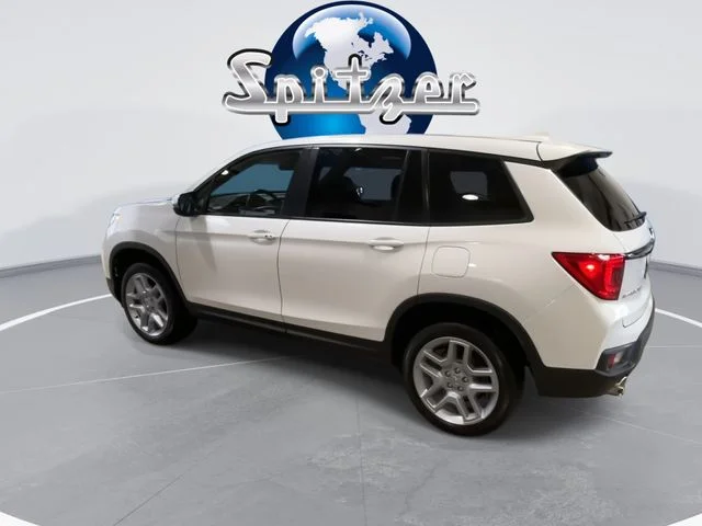 Used 2024 White Honda EX-L image 7