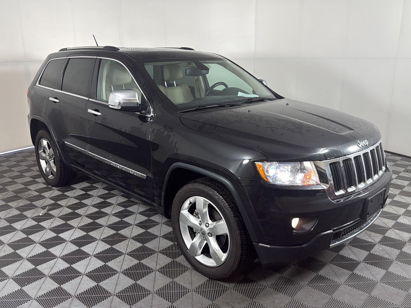 Used 2013 Brilliant Black Crystal Pearl Jeep Limited image 3
