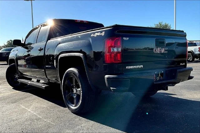 Used 2015 Black GMC Base image 3
