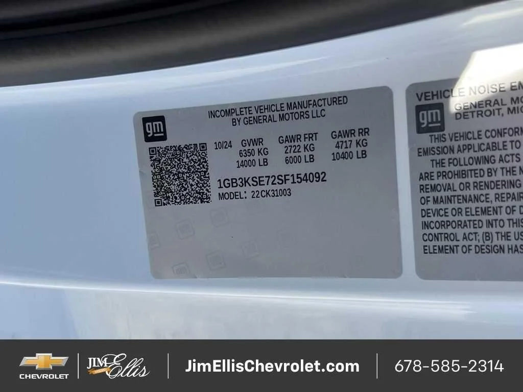 New 2025 Summit White Chevrolet Work Truck image 22