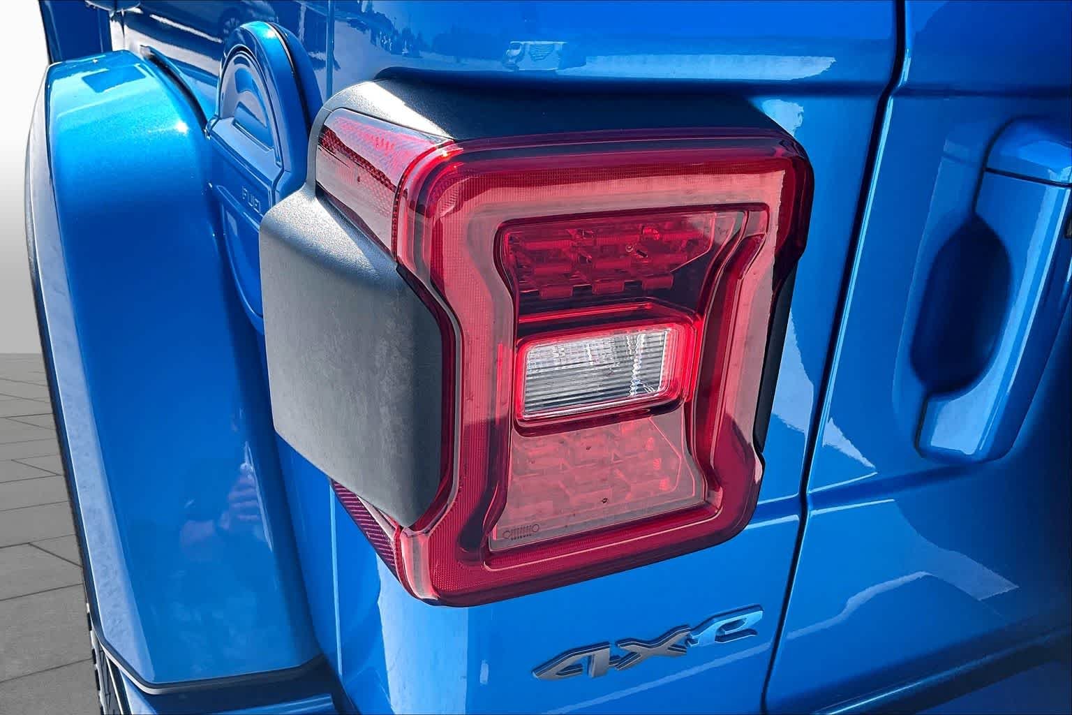 Used 2023 Hydro Blue Pearlcoat Jeep Sahara High Altitude image 28