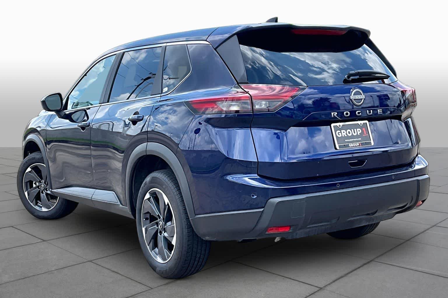 Used 2025 Deep Ocean Blue Pearl Nissan SV image 11