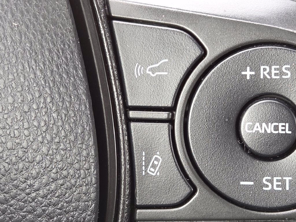 Used 2022 Silver Toyota LE image 33