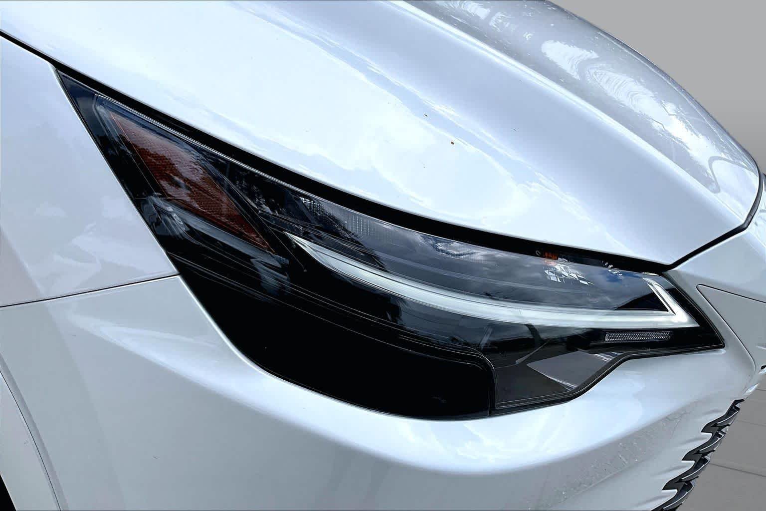 Used 2024 Eminent White Pearl Lexus Premium image 28