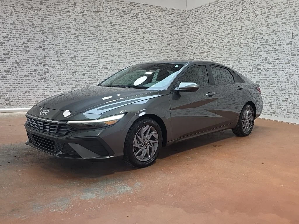 Used 2024 Amazon Gray Hyundai SEL image 3