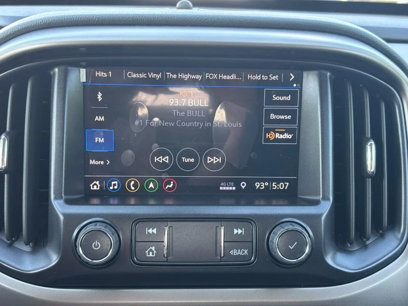Used 2022 Black Chevrolet Z71 image 20
