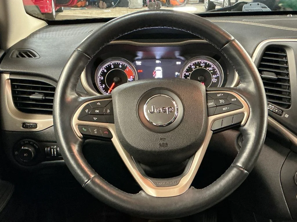 Used 2016 Red Jeep Limited image 20