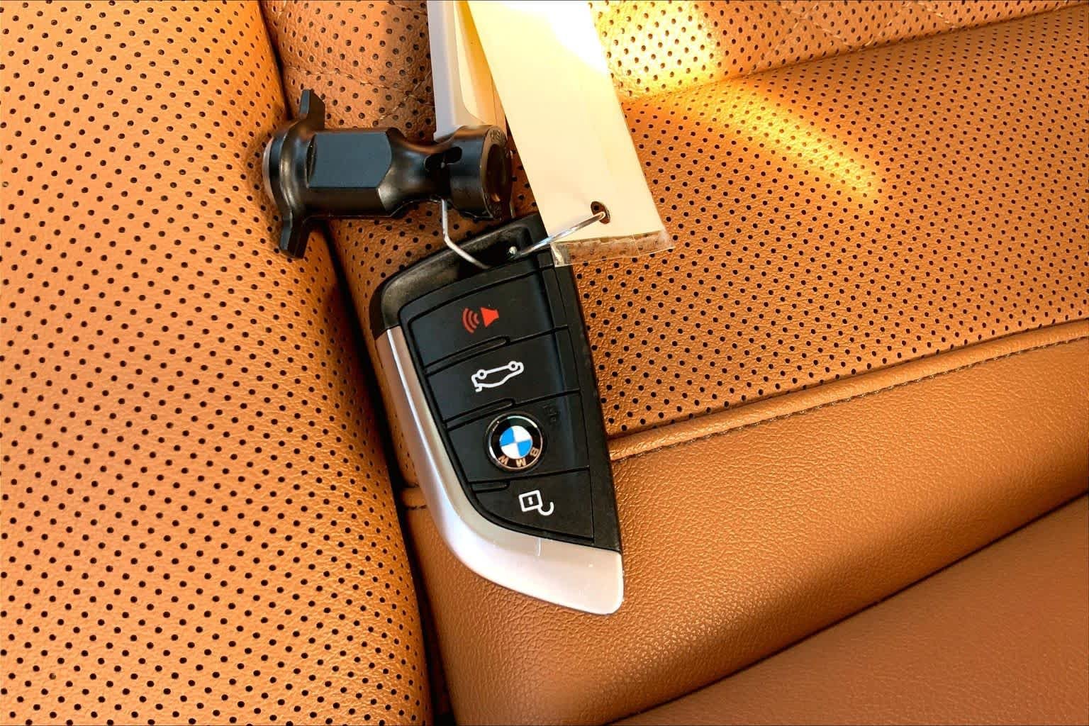Used 2022 Jet Black BMW 530i xDrive image 14