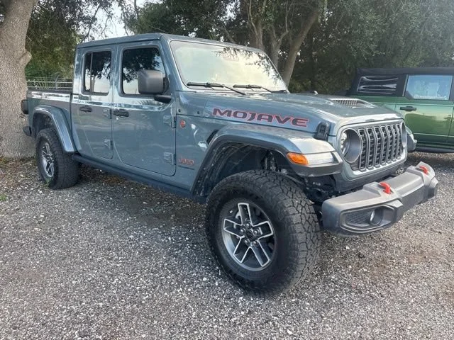 Used 2025 Anvil Clearcoat Jeep Mojave image 1