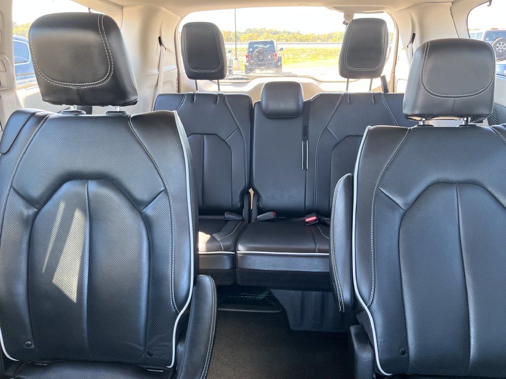 Used 2024 White Chrysler Limited image 23