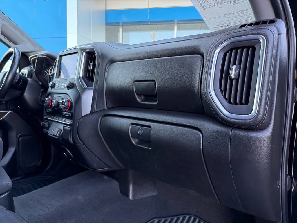 Used 2021 BLACK Chevrolet RST image 15