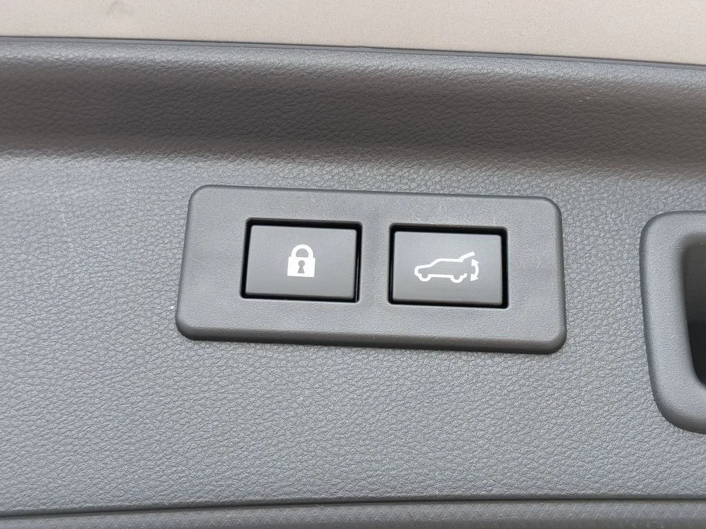 Used 2023 Silver Subaru Sport image 8