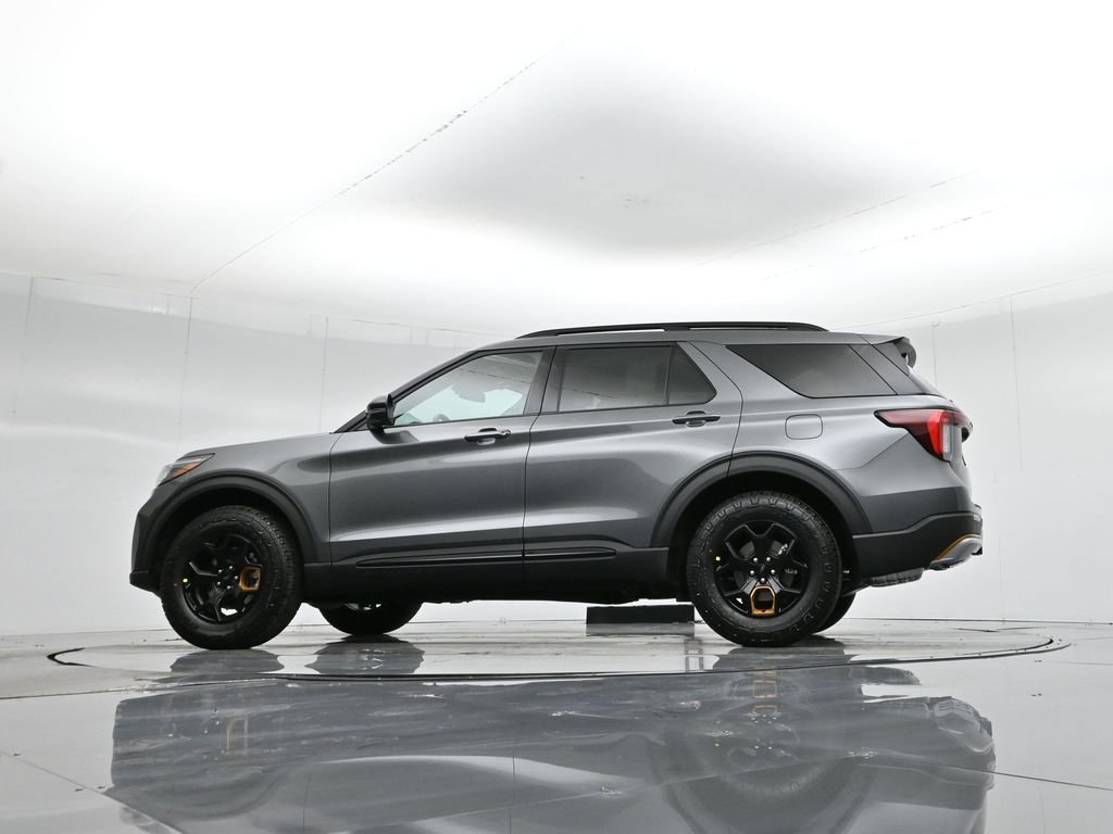 New 2026 Carbonized Gray Metallic Ford Tremor image 59