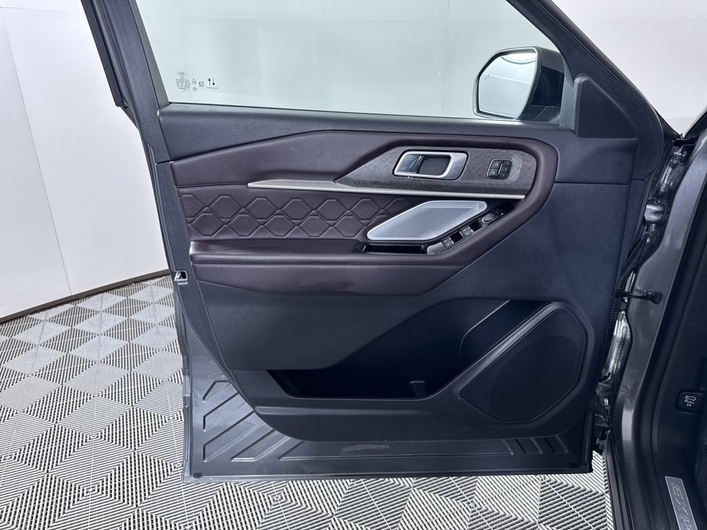 Used 2025 Carbonized Gray Metallic Ford Platinum image 29