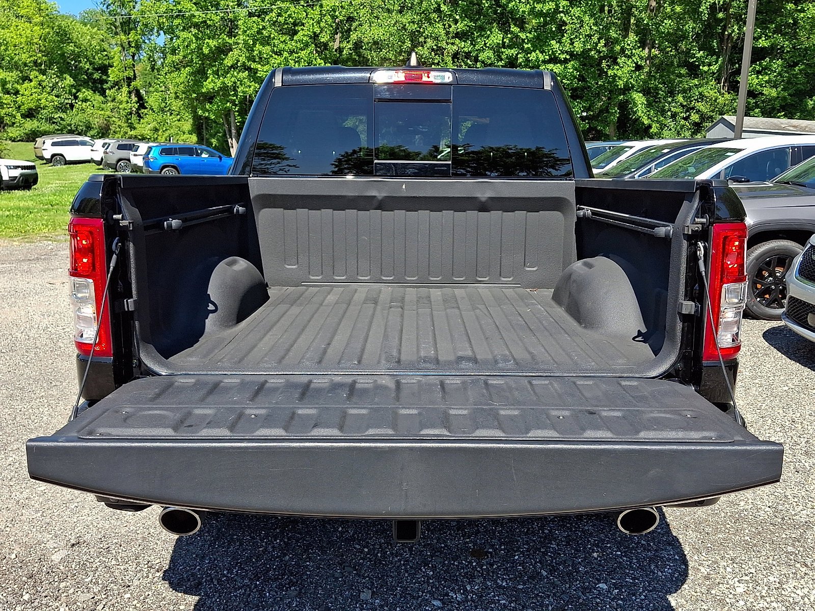 Certified Used 2023 Diamond Black Crystal Pearlcoat Ram Big Horn image 29