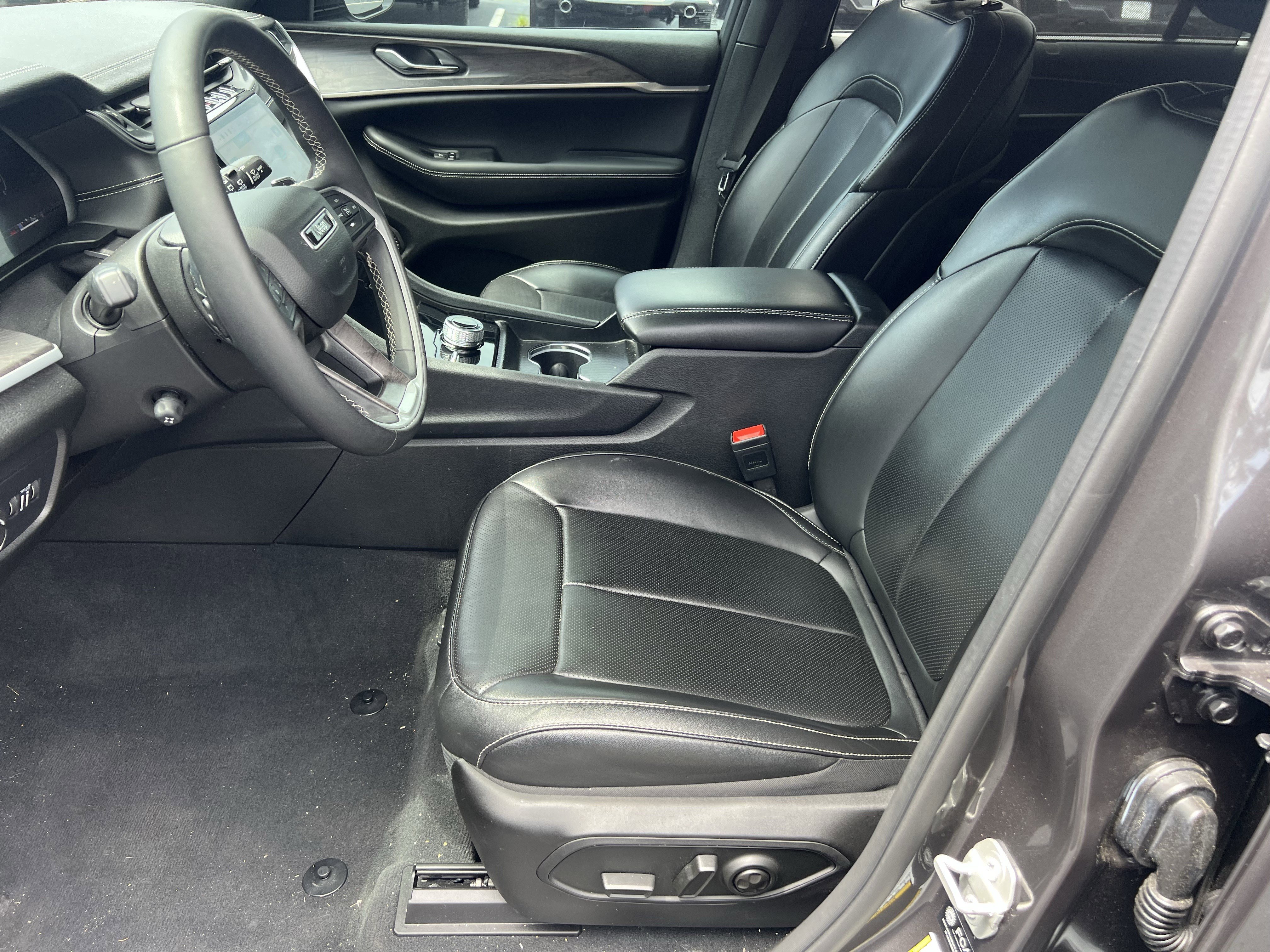 Used 2024 Baltic Gray Metallic Clearcoat Jeep Limited image 11