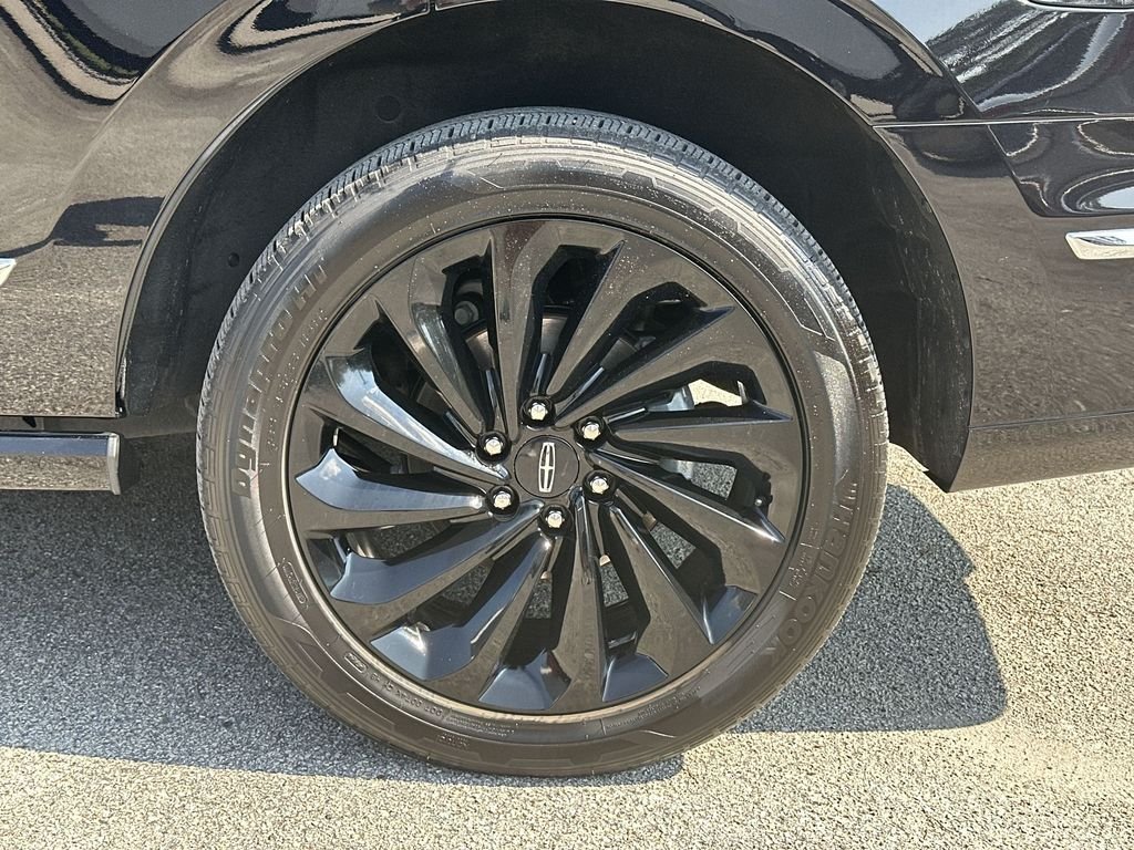 Used 2021 Black Lincoln Reserve image 33