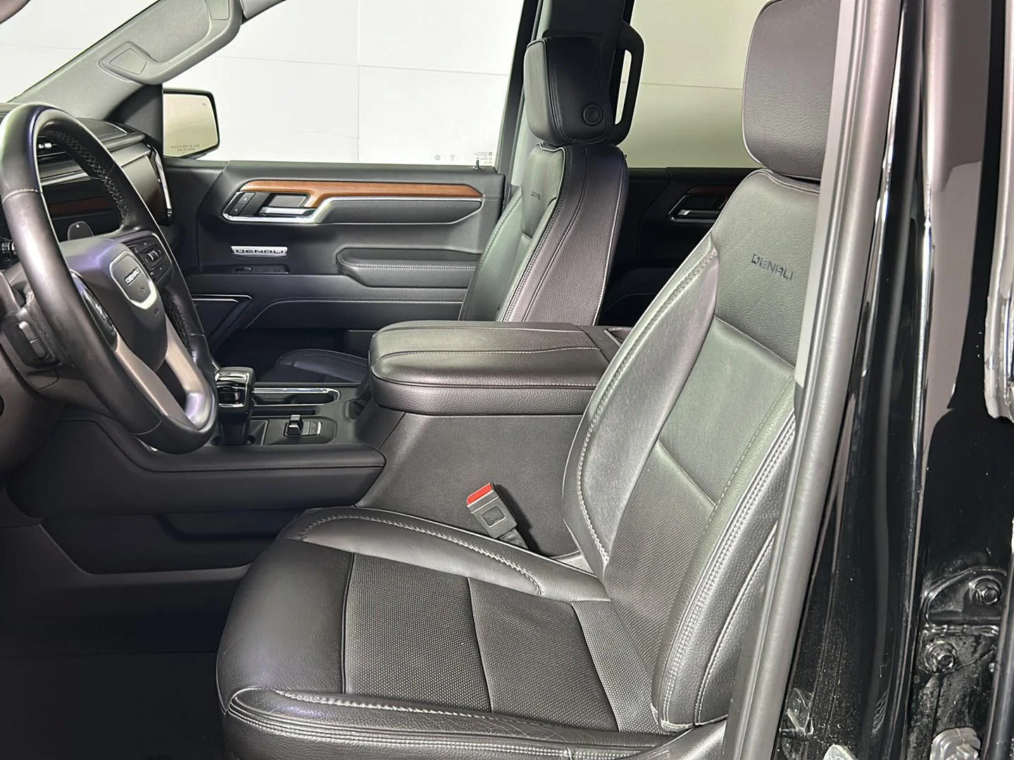 Used 2023 Onyx Black GMC Denali image 16