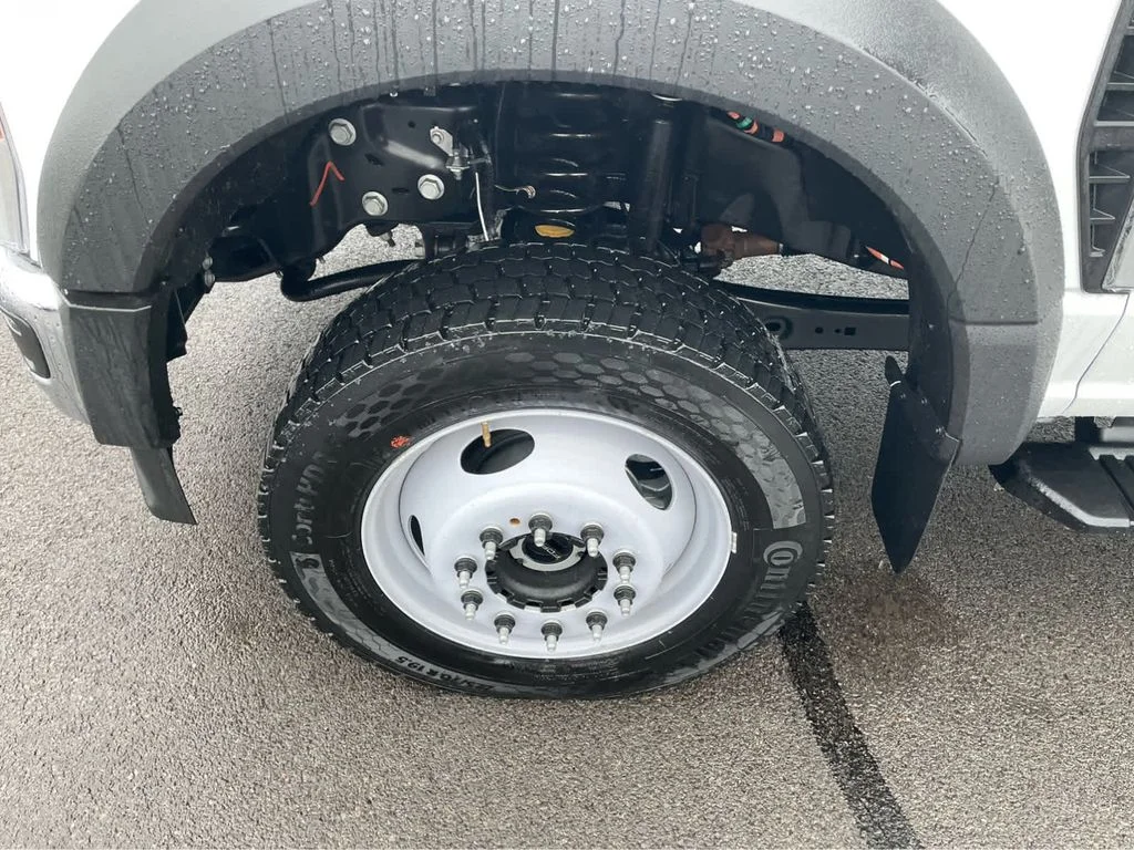 New 2025 Oxford White Ford F-550® XL image 9