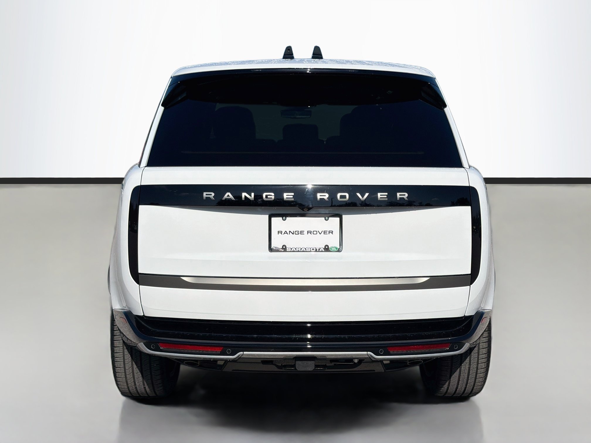 New 2026 Fuji White Land Rover SE image 4