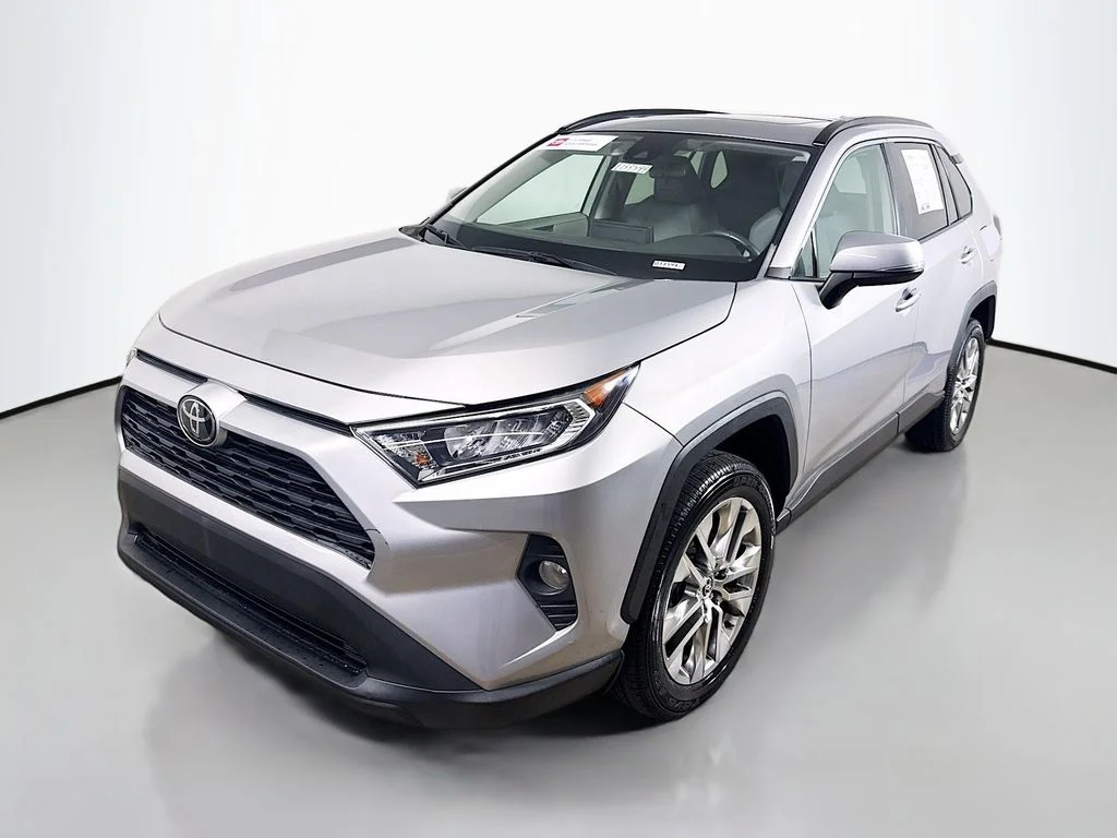 Used 2020 Silver Sky Metallic Toyota XLE Premium image 3