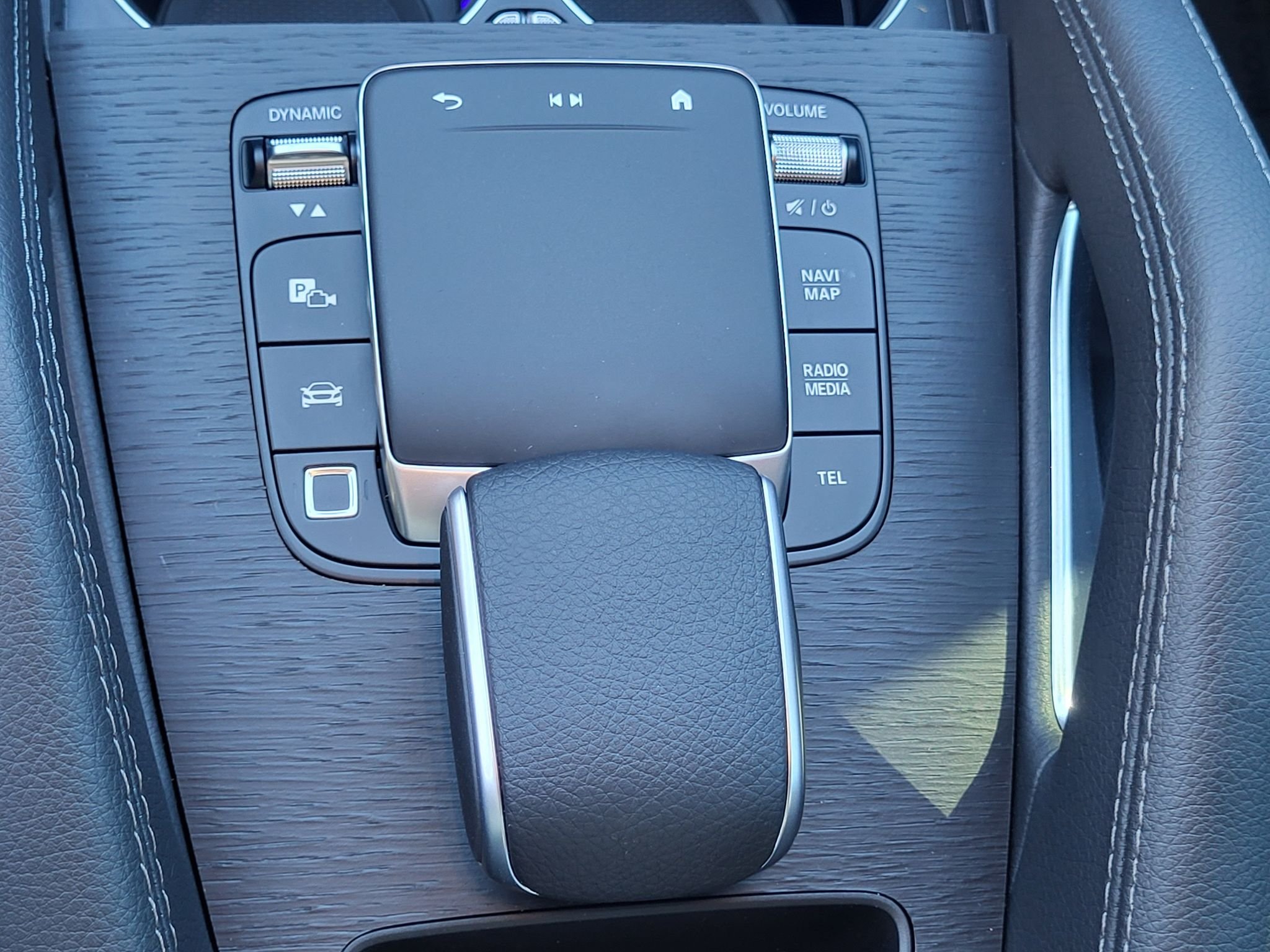 Certified Used 2025 Obsidian Black Metallic Mercedes-Benz GLE450 4MATIC® image 29