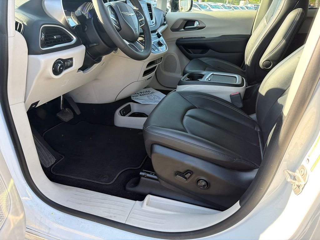 2024 Chrysler Pacifica Touring L - Photo 9