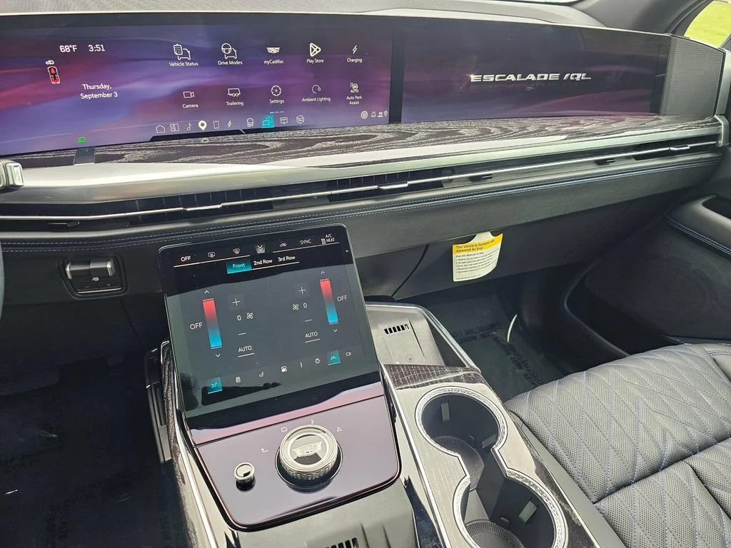 New 2026 Luna Metallic Cadillac Luxury image 31