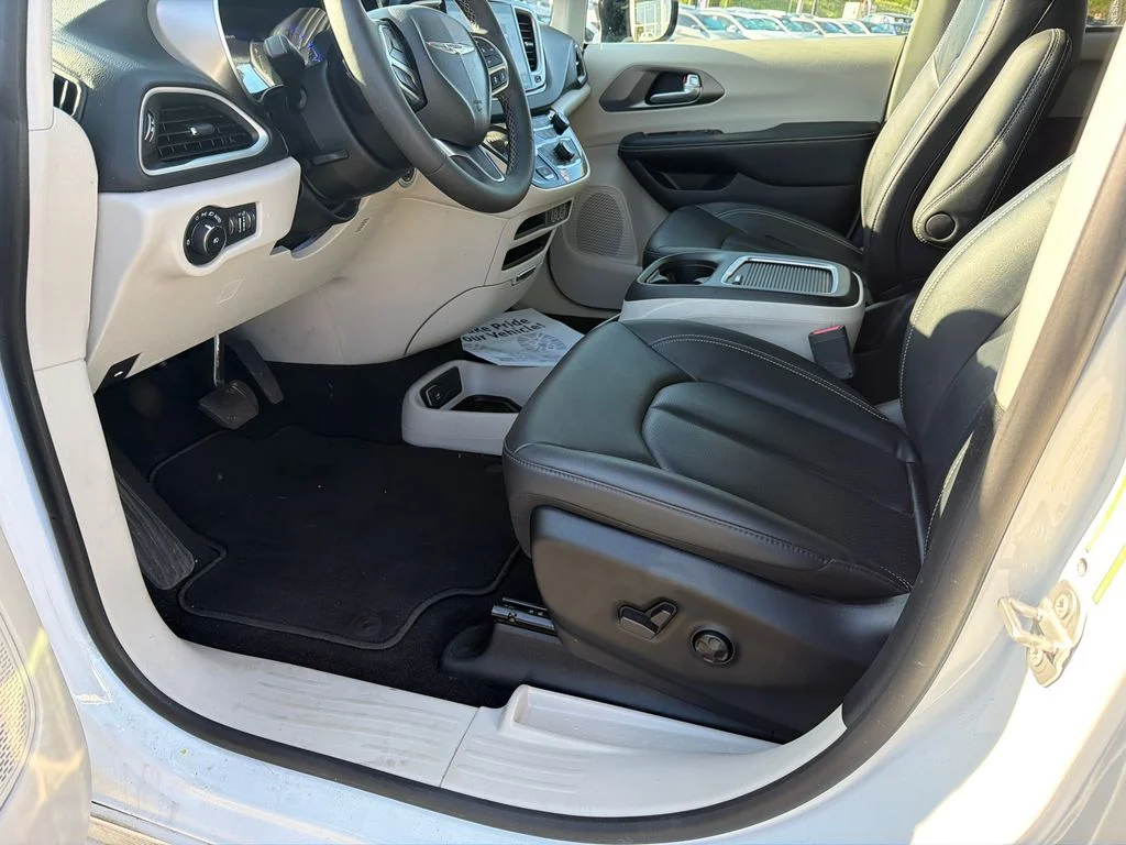 Used 2024 White Chrysler Touring L image 9