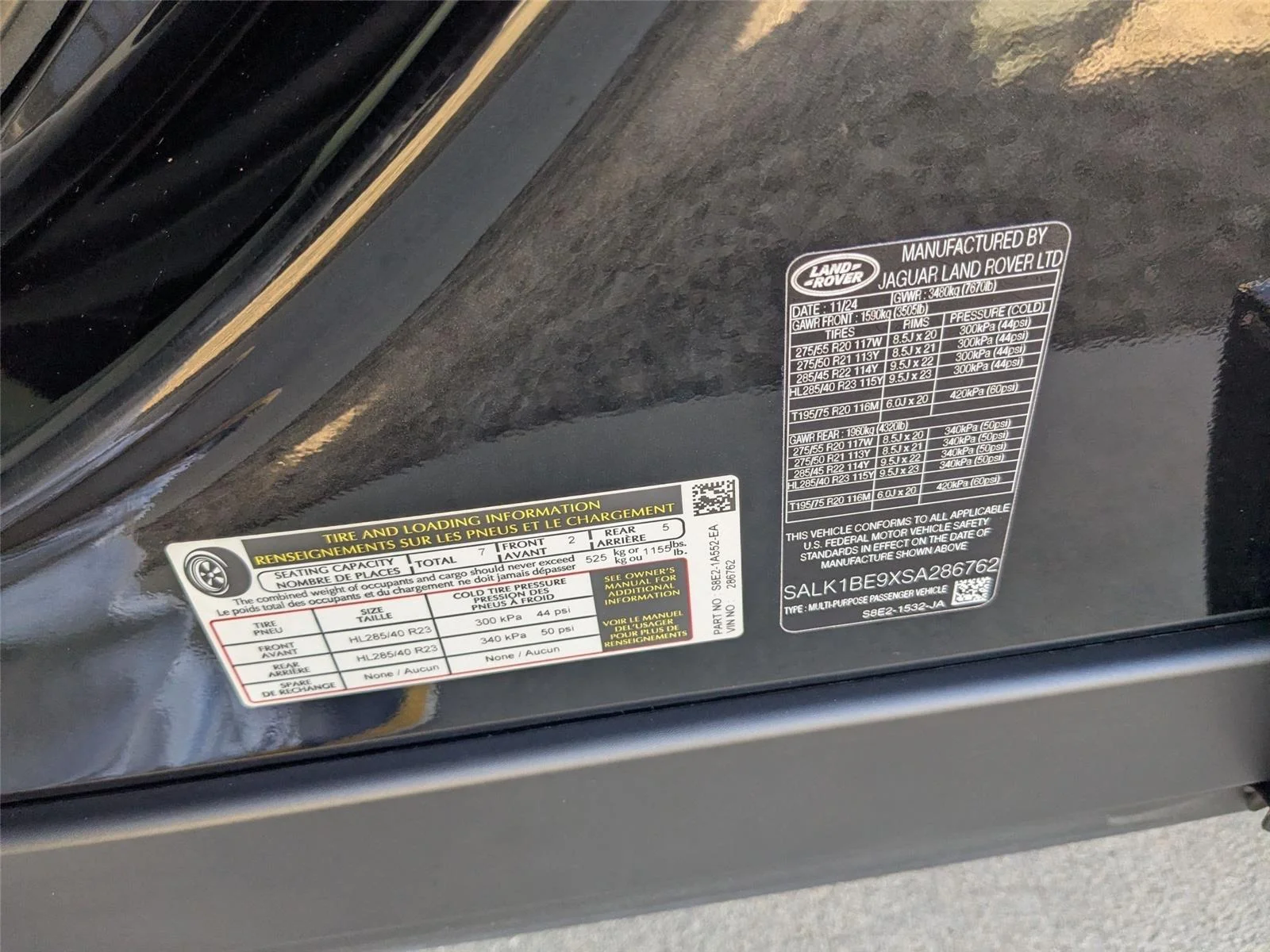 Certified Used 2025 Santorini Black Metallic [Black] LAND ROVER AUTOBIO image 33