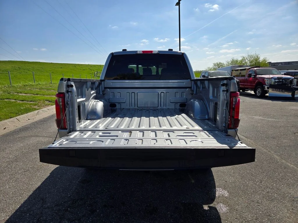 Used 2024 Silver Ford XLT image 31