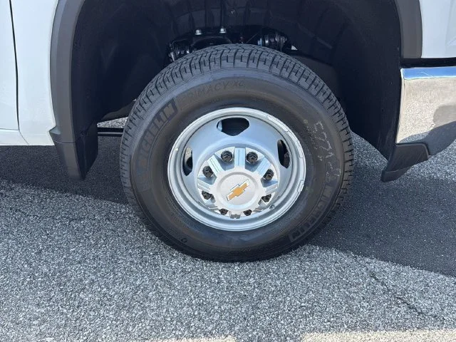 New 2026 Summit White Chevrolet Work Truck image 10