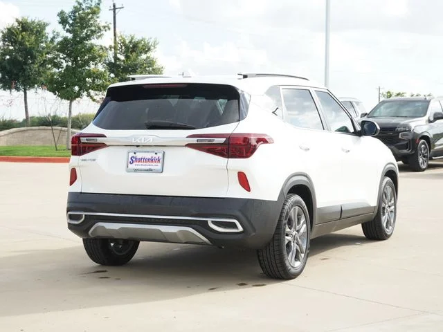 Used 2023 White Kia S image 9