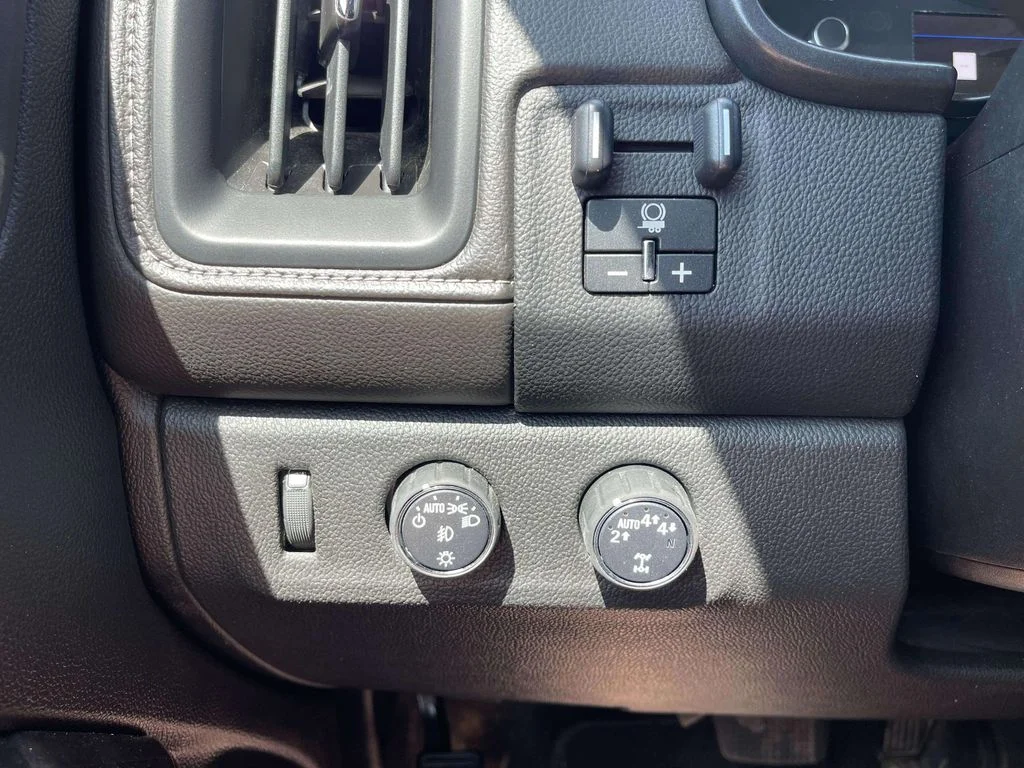 Used 2022 Summit White GMC Elevation image 18