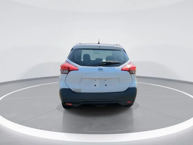 Used 2019 White Nissan S image 7