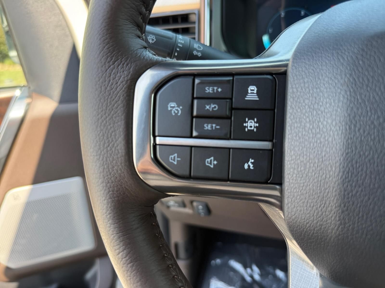 New 2026 Star White Metallic Tri-Coat Ford F-350® King Ranch® image 26