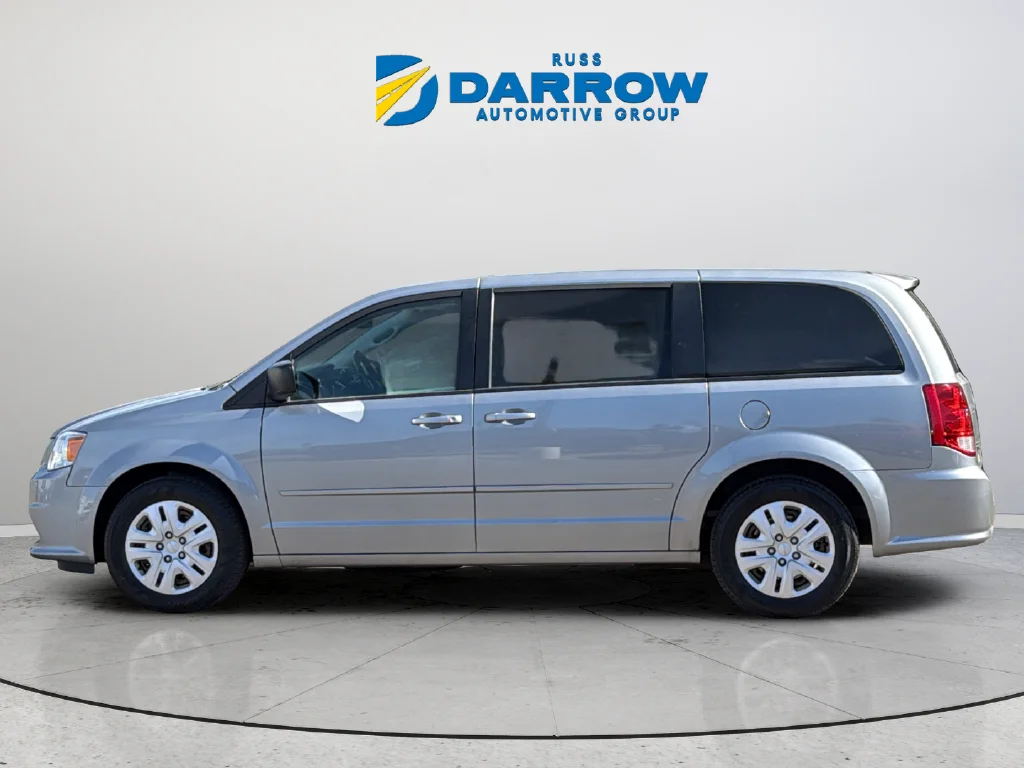 Used 2015 Silver Dodge SE image 2