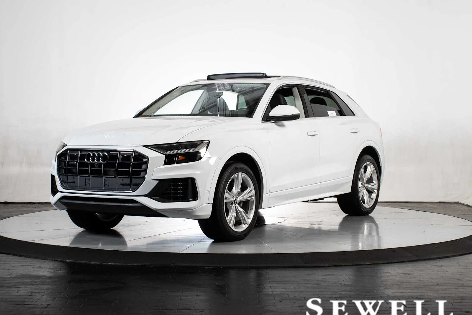2023 Audi Q8 55 Premium Plus Tiptonic quattro's photo