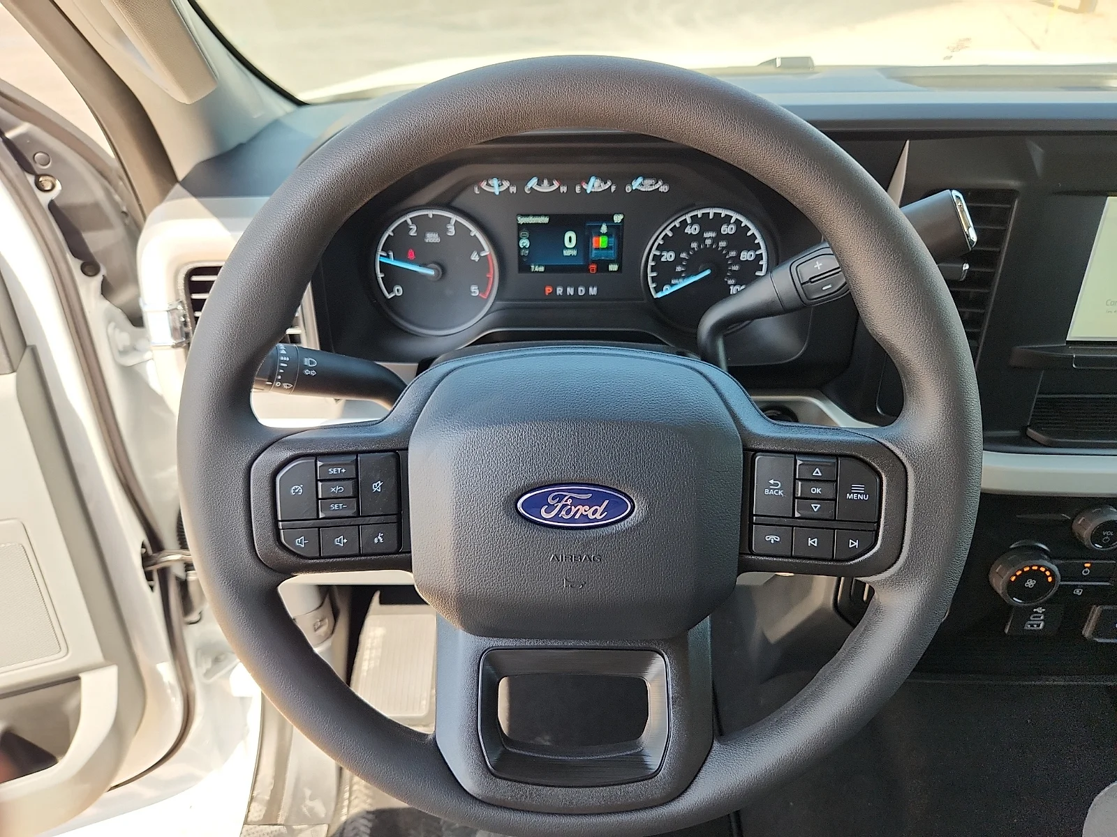 New 2027 Oxford White Ford XLT image 21