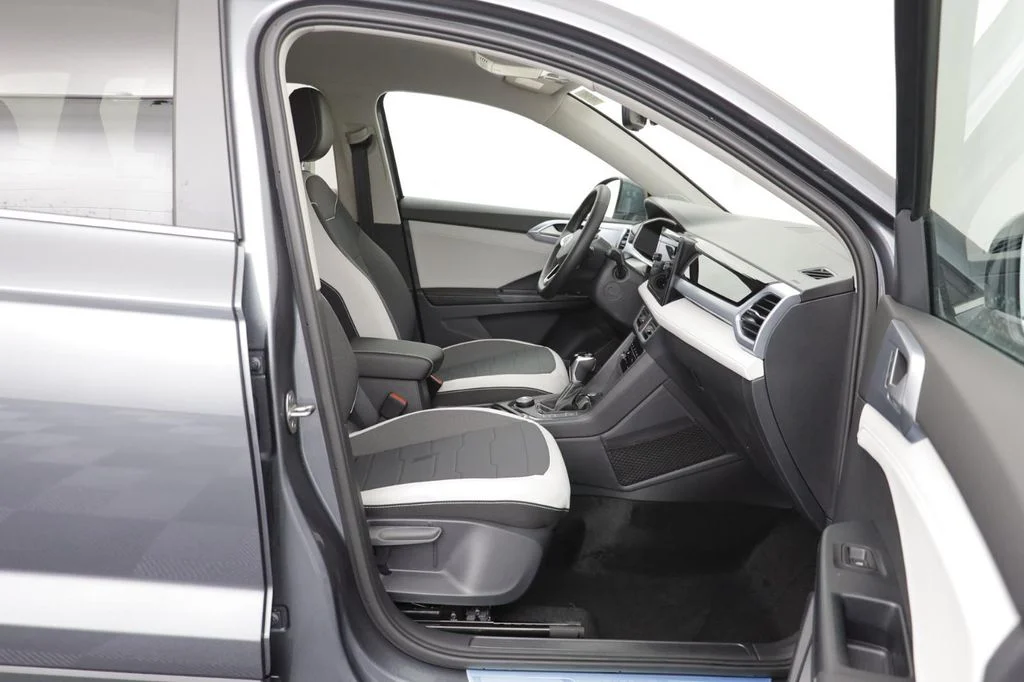 New 2026 Platinum Gray Volkswagen 1.5T SE image 19