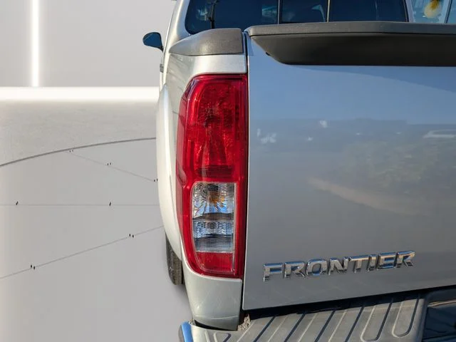 Used 2018 Silver Nissan SV image 8