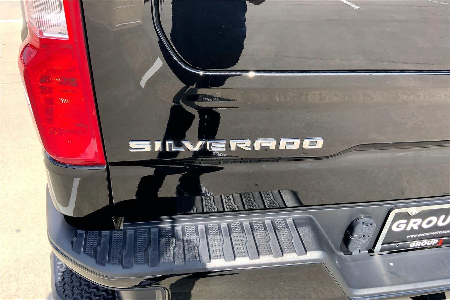 Used 2025 Black Chevrolet Custom image 10