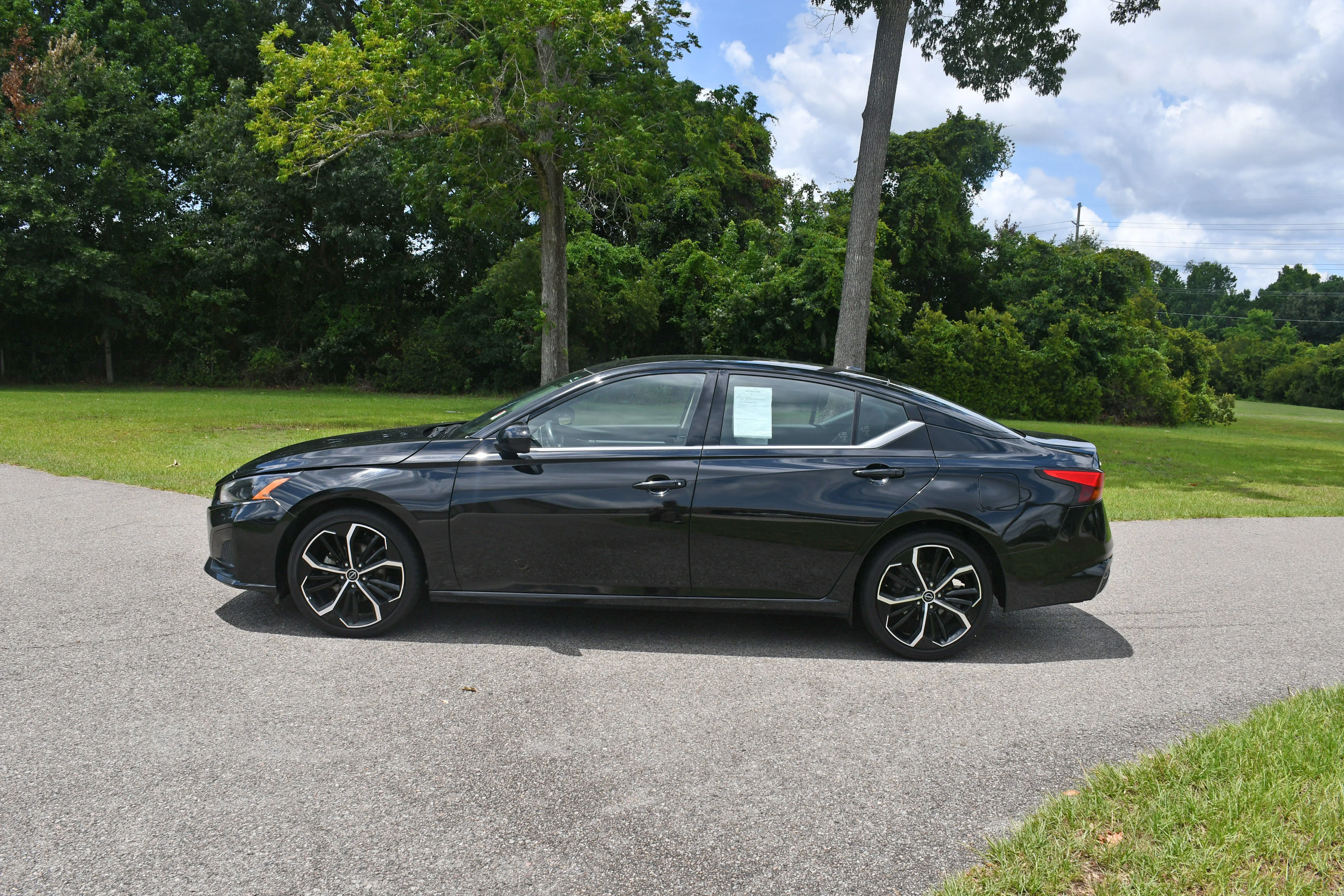 Used 2024 Black Nissan 2.5 SR image 1