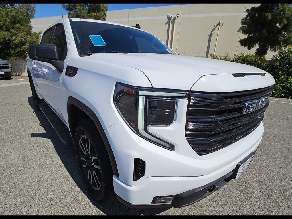Used 2022 White GMC Elevation image 3