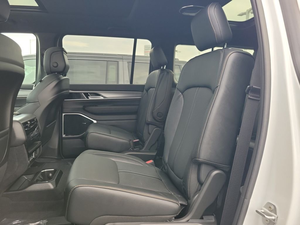 New 2026 Bright White Clear-Coat Exterior Paint Jeep  image 9