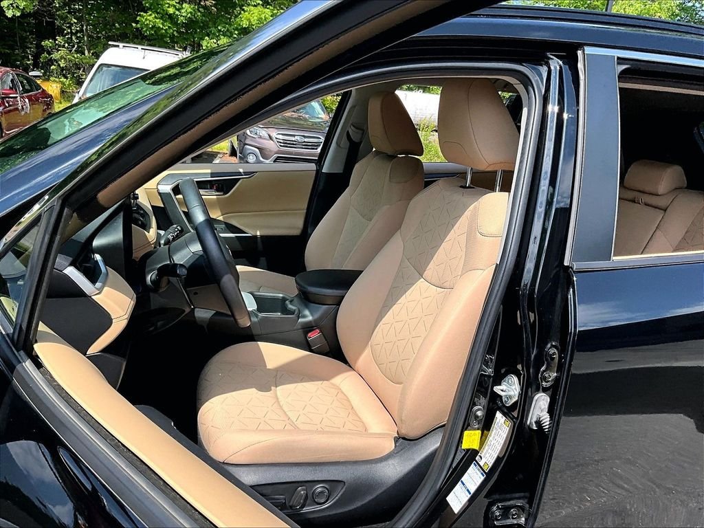 Used 2022 Midnight Black Metallic Toyota XLE image 10