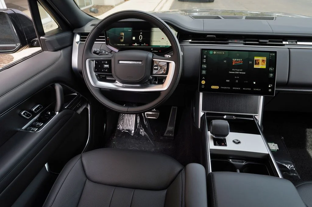 New 2026 Santorini Black Land Rover SE image 15